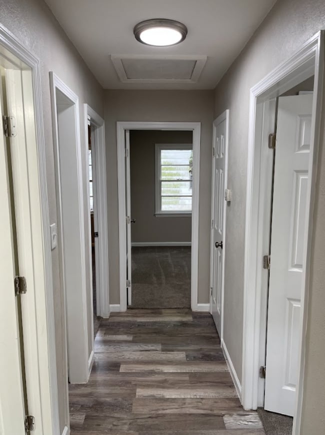 Building Photo - Newly Renovated 3 bed/2 bath - great location! MOVE IN SPECIAL!