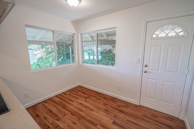 Building Photo - Spacious 4-Bedroom Home with Sun Room & Vi...