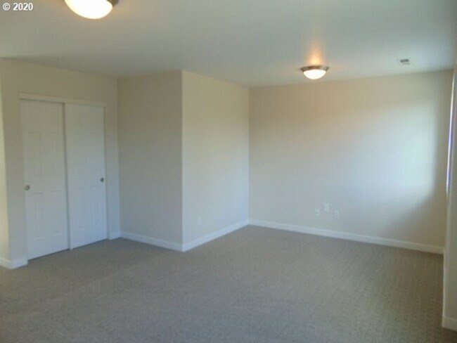 Building Photo - Beautiful 4 Bedroom Home with 2.5 Baths lo...