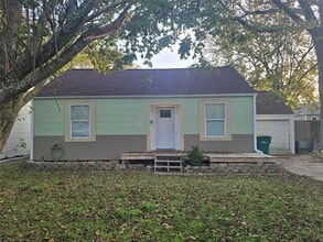 Building Photo - 1905 Oleander