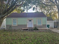 Building Photo - 1905 Oleander