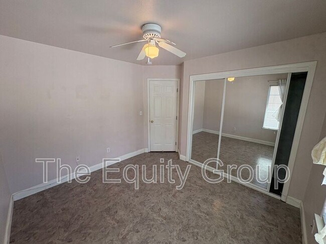 Building Photo - 2935 S Aspen St