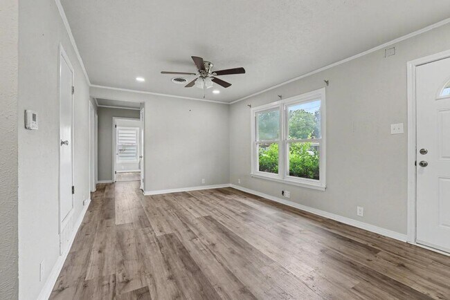 Building Photo - Step into this beautifully remodeled 3-bedroom, 2-bathroom home offering modern upgrades and comf...