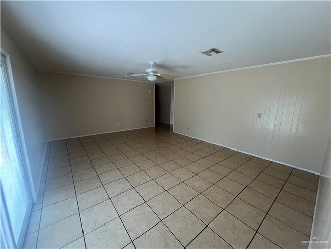 Building Photo - 805 W Schunior St