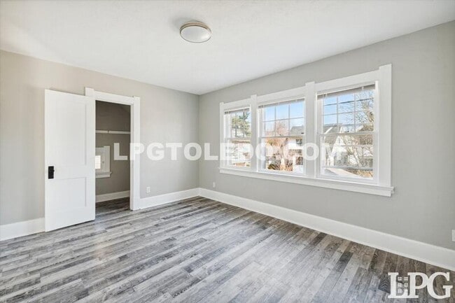 Building Photo - 4117 Thornton Ave