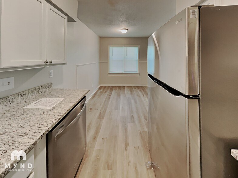 Building Photo - 1938 W Holmes Rd