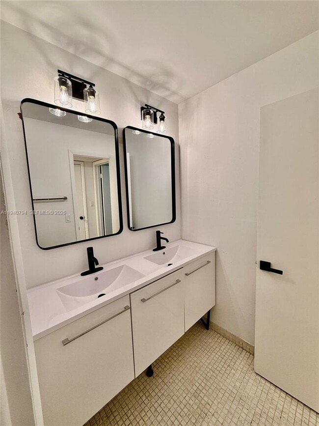 Building Photo - 617 NW 10th St