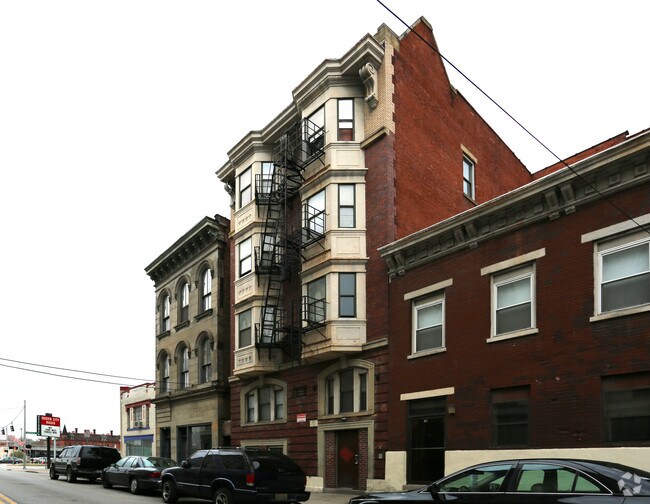 Primary Photo - Senate Apartments