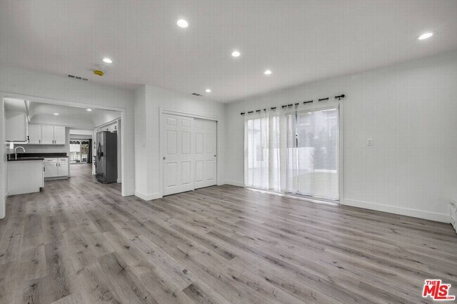 Building Photo - 10564 Ashton Ave