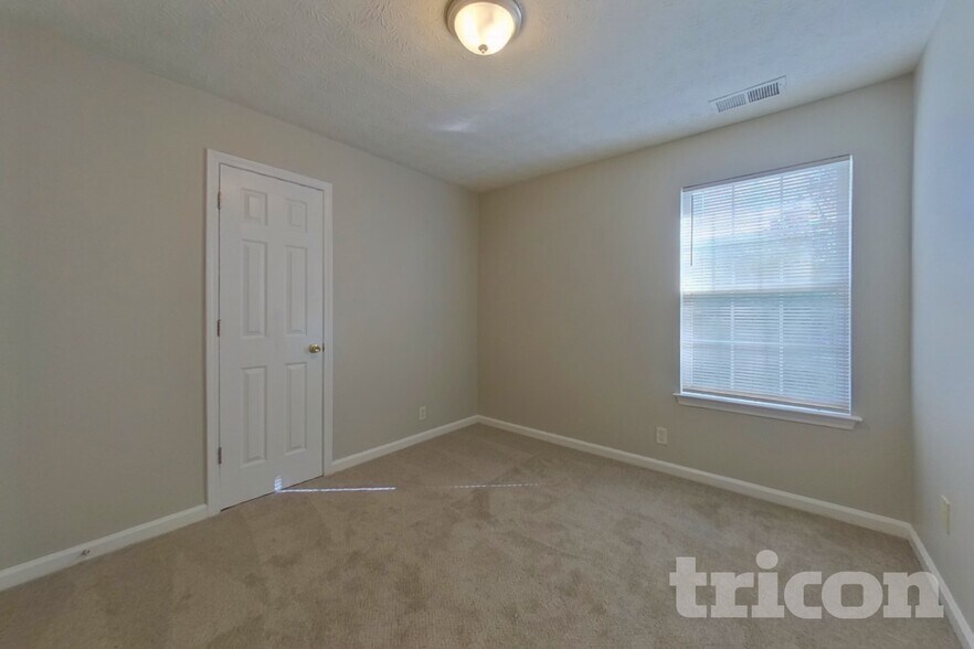 Building Photo - 936 Edgewood Ln