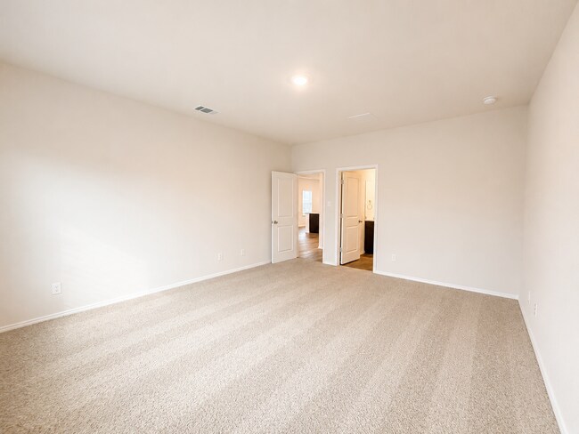 Building Photo - Beautiful 4-bedroom home in Riverstone at Westpointe featuring 2 spacious living areas, a downsta...