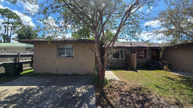 Building Photo - 825 Bradley Cir