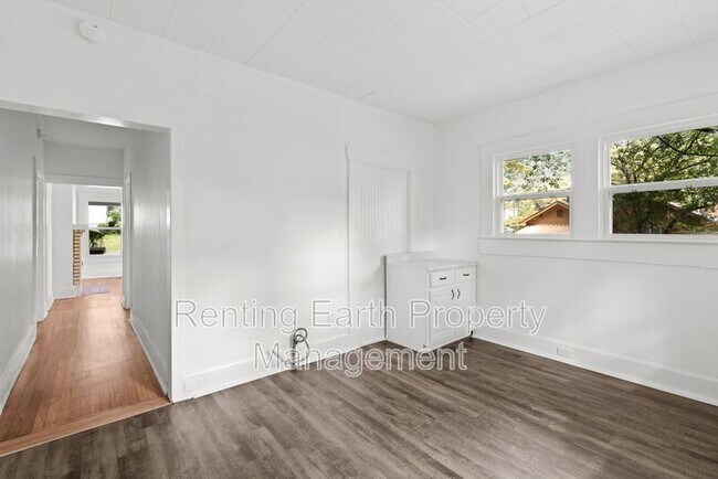 Building Photo - 405 Swann Dr