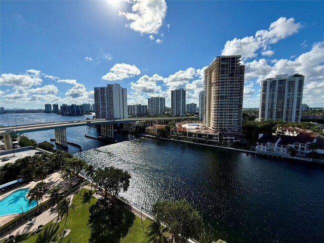 Primary Photo - 19390 Collins Ave