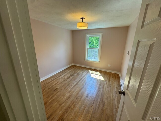 Building Photo - 423 Wendell Terrace