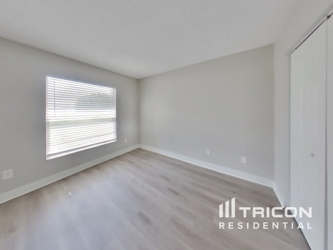 Building Photo - 1020 Red Oak Cir