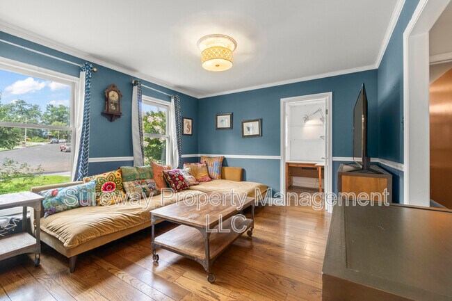 Building Photo - 100 Westwood Hill