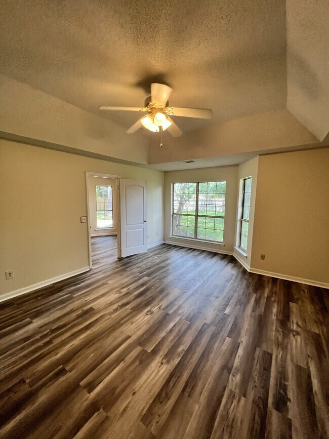 Building Photo - Home For Rent
