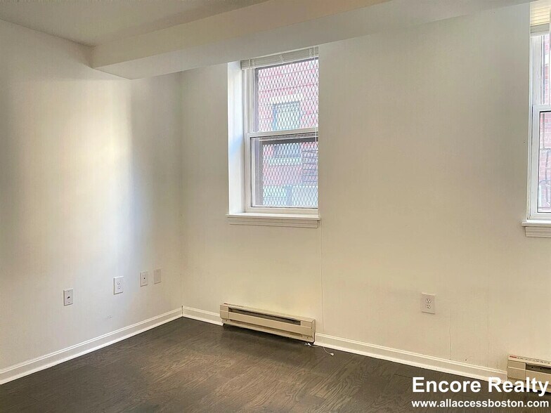 Building Photo - 11 Peterborough St