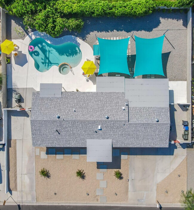 Building Photo - 2627 N Cerritos Rd