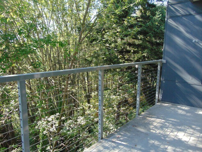 Building Photo - 2 Bedroom/1 Bath Luxury Beacon Hill Condo,...