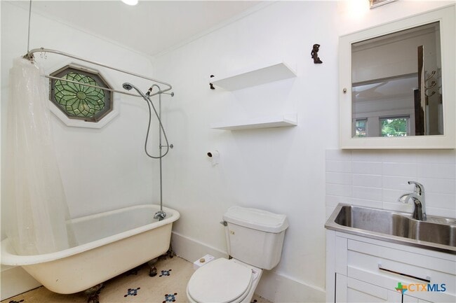 Building Photo - 620 Rogers St