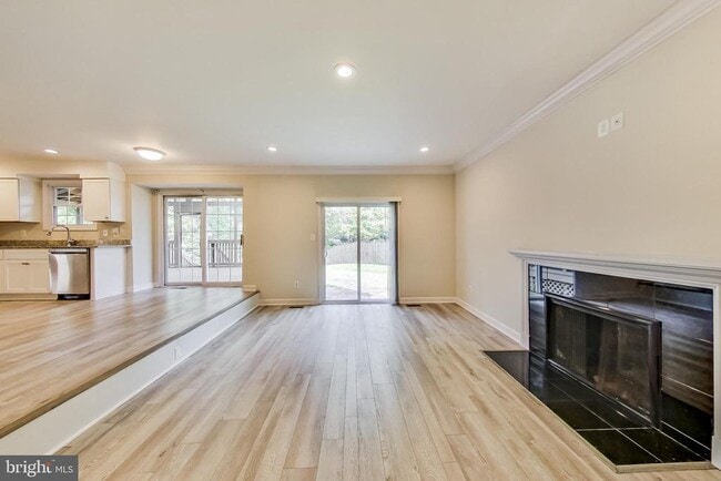 Building Photo - 12004 Montrose Village Terrace