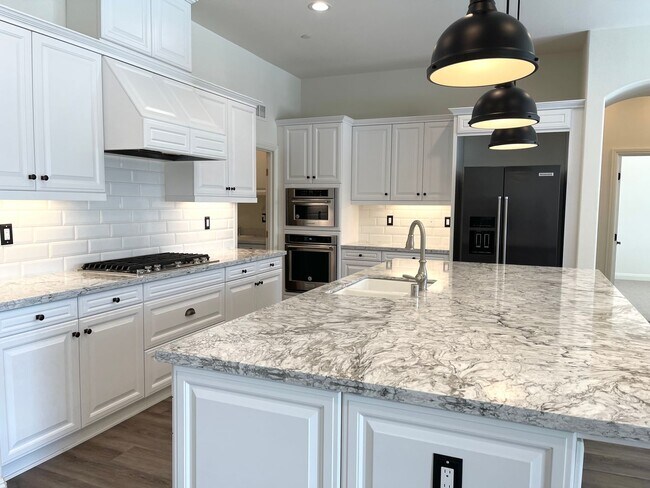 Building Photo - COMING SOON! - Belcourt Seven Oaks