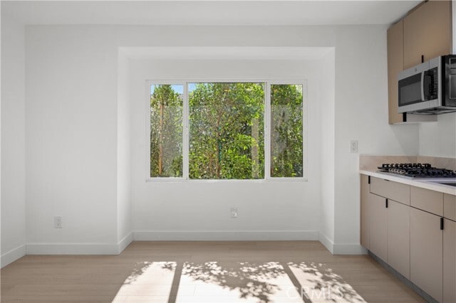 Building Photo - 6944 Amestoy Ave