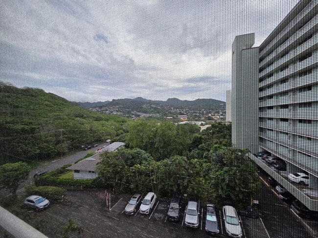 Building Photo - Conveniently located 1 bedroom, 1 bath & 1 parking in Punchbowl