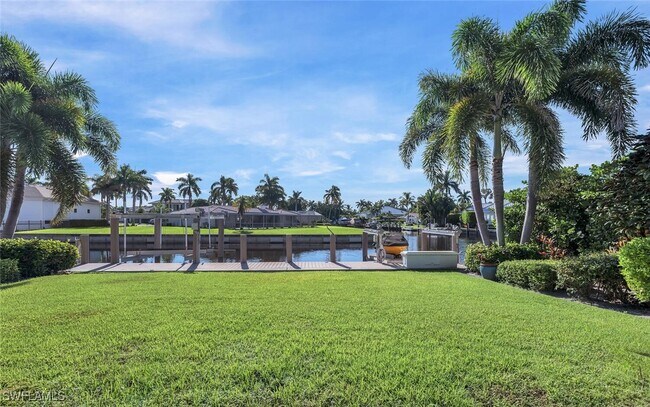 Building Photo - 1925 Tarpon Rd