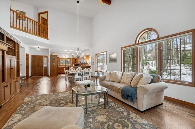 Building Photo - 3 bedroom, 2.5 bath townhome, close to Whi...