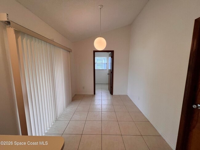 Building Photo - 818 7 Gables Cir SE