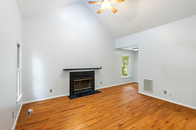 Building Photo - 1502 Hollywood St