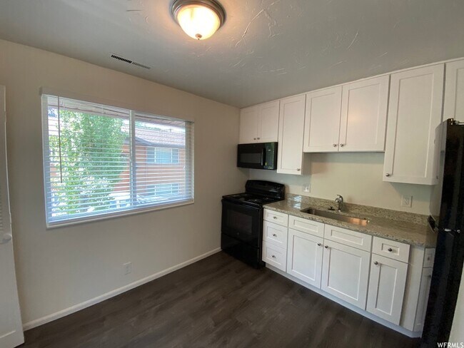 Building Photo - 3135 S 200 E