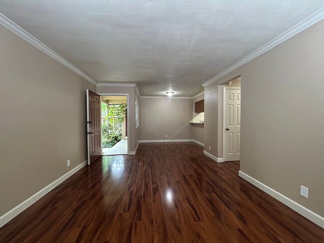 Building Photo - Move-In Ready 1BR in Sought-After Kirkwood...