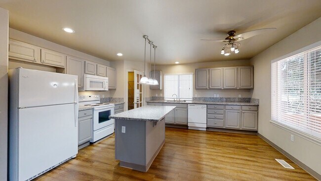 Building Photo - Clean Home with Lots of space ready to be your Home!