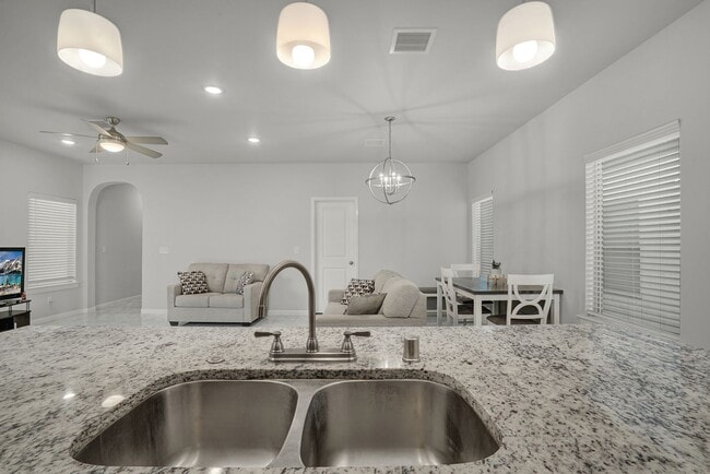 Building Photo - Upper Valley 2 Bedroom 2.5 Bath