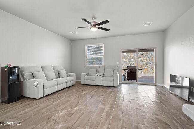 Building Photo - 7437 Schweitz Ct