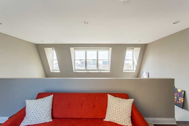 Building Photo - 1845 S State St