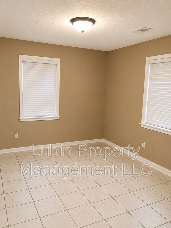 Building Photo - 1319 Glenn St
