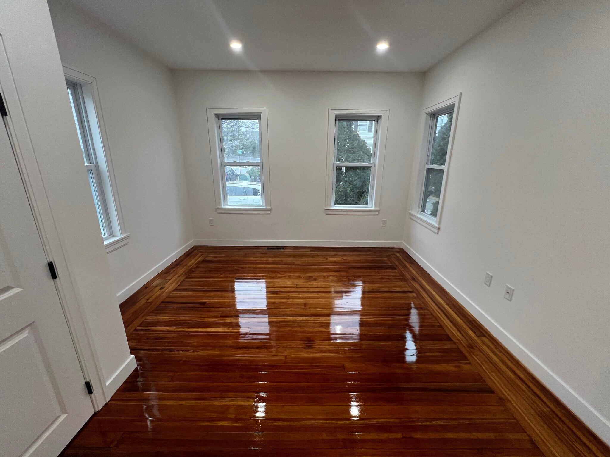 Building Photo - 82 Albertina St