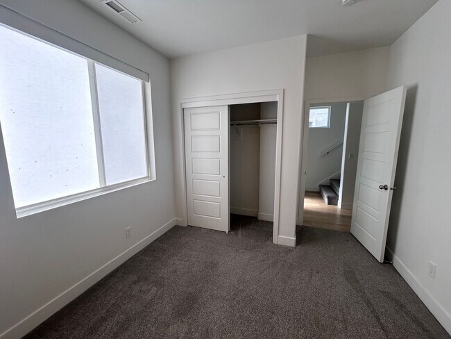 Building Photo - 4 Bedroom 3 Bath Town Home for Rent in AF