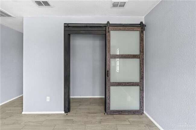 Building Photo - 10 E Wells St