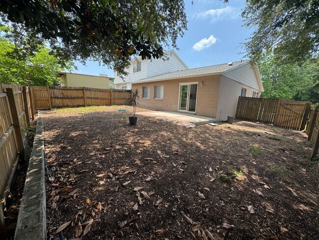 Building Photo - Freshly Updated Home for Lease – Move-In R...