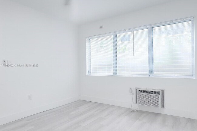 Building Photo - 10190 E Bay Harbor Dr