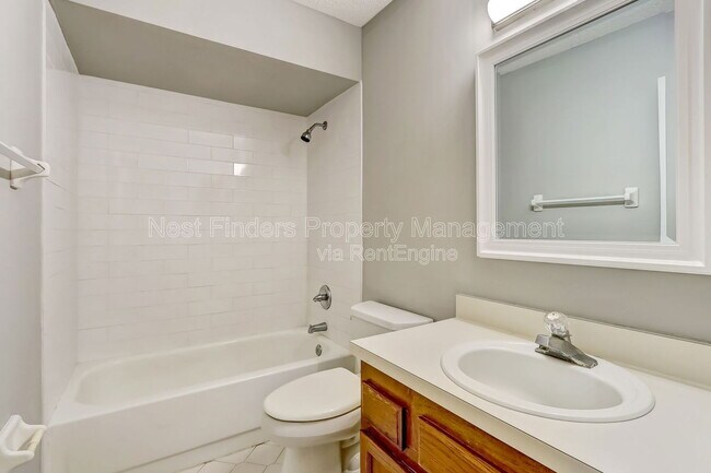 Building Photo - 10460 Roxbury Ln