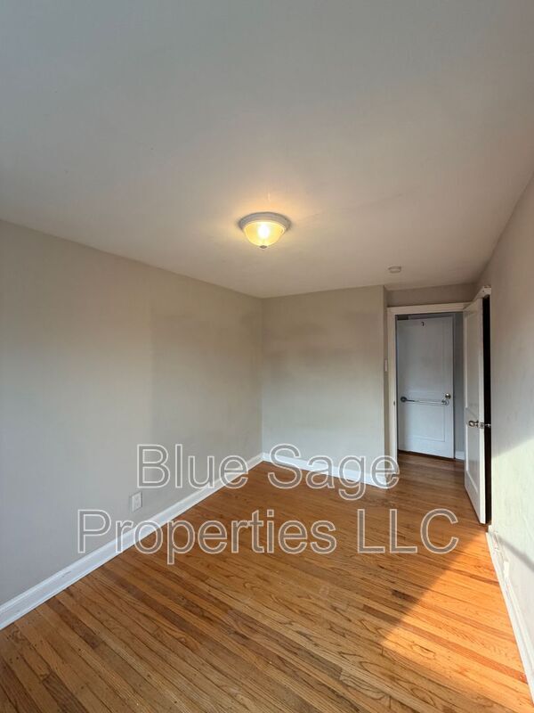 Building Photo - 531 S 4th St