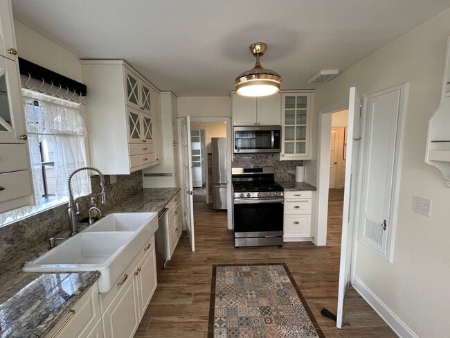 Building Photo - 2 Bedroom 2 Bath Single Family Home in Orange