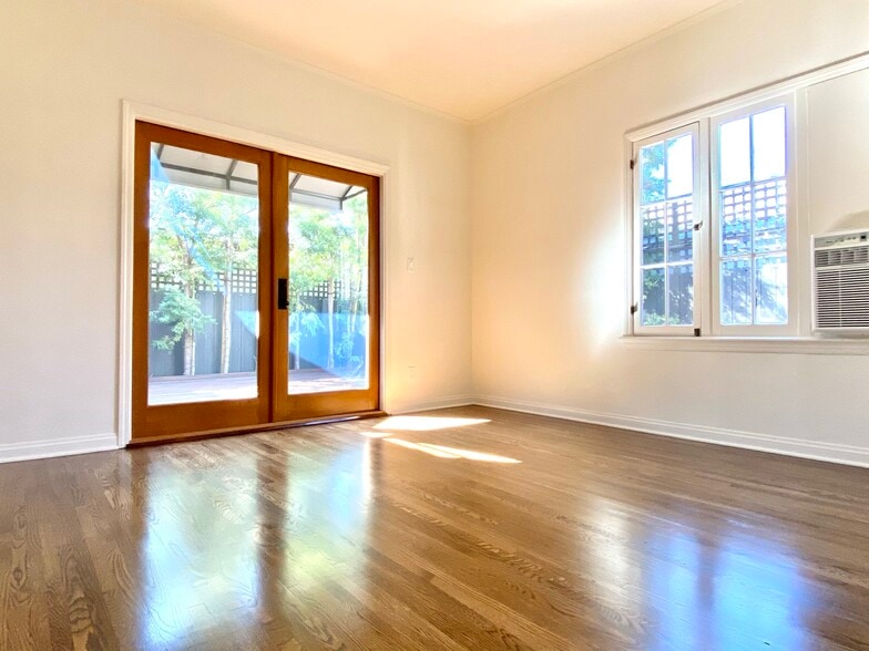 Bedroom facing private deck - 3365 Tyburn St